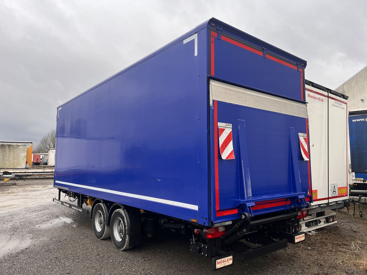 Möslein Tandem Koffer, Ladebordwand + Durchladbar, Weni - Trailer kotak tertutup: gambar 3 Möslein Tandem Koffer, Ladebordwand + Durchladbar, Weni - Trailer kotak tertutup: gambar 3