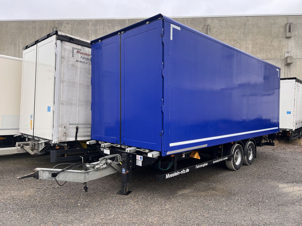 Möslein Tandem Koffer, Ladebordwand + Durchladbar, Weni - Trailer kotak tertutup: gambar 2 Möslein Tandem Koffer, Ladebordwand + Durchladbar, Weni - Trailer kotak tertutup: gambar 2