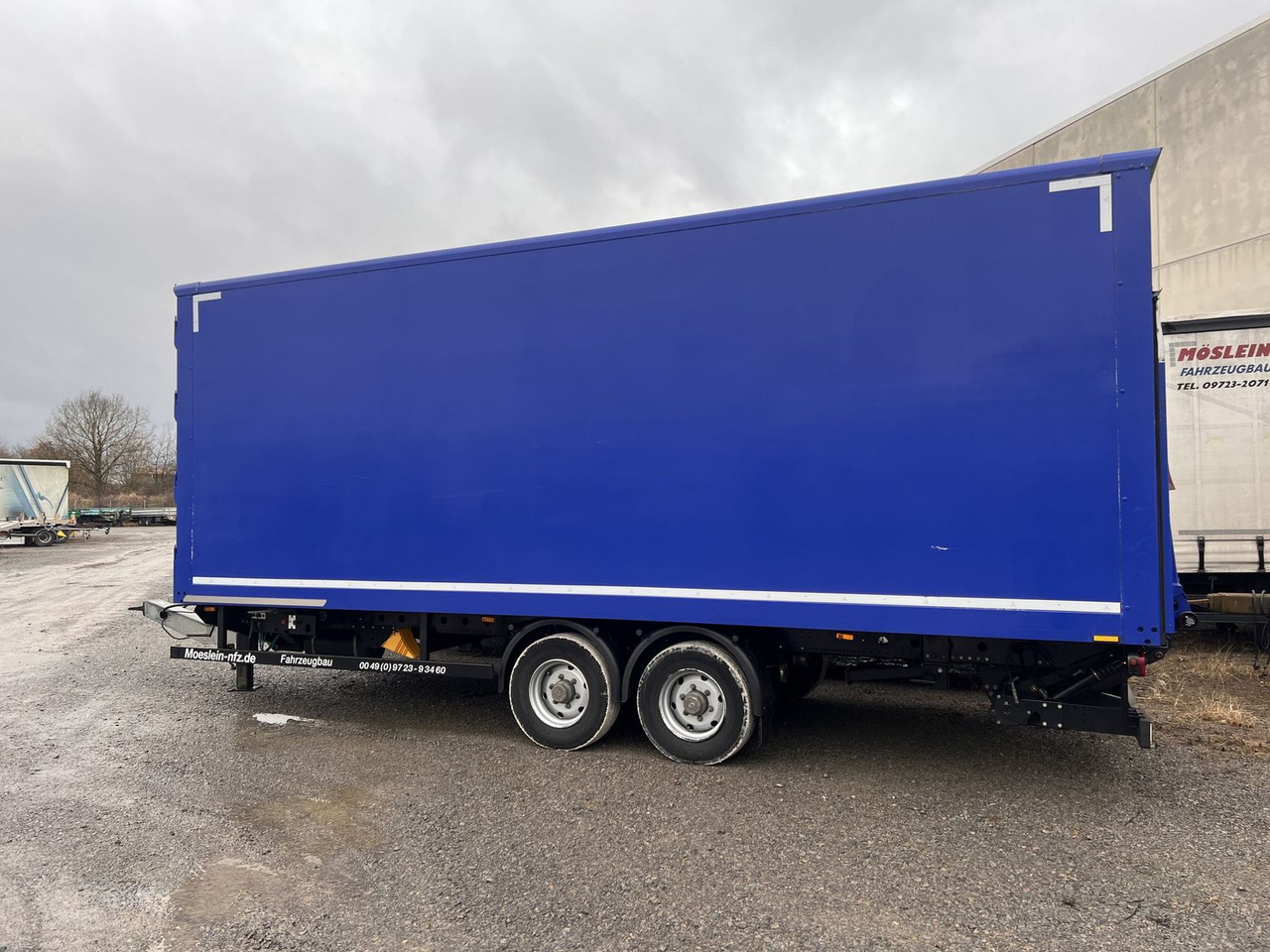Möslein Tandem Koffer, Ladebordwand + Durchladbar, Weni - Trailer kotak tertutup: gambar 4 Möslein Tandem Koffer, Ladebordwand + Durchladbar, Weni - Trailer kotak tertutup: gambar 4