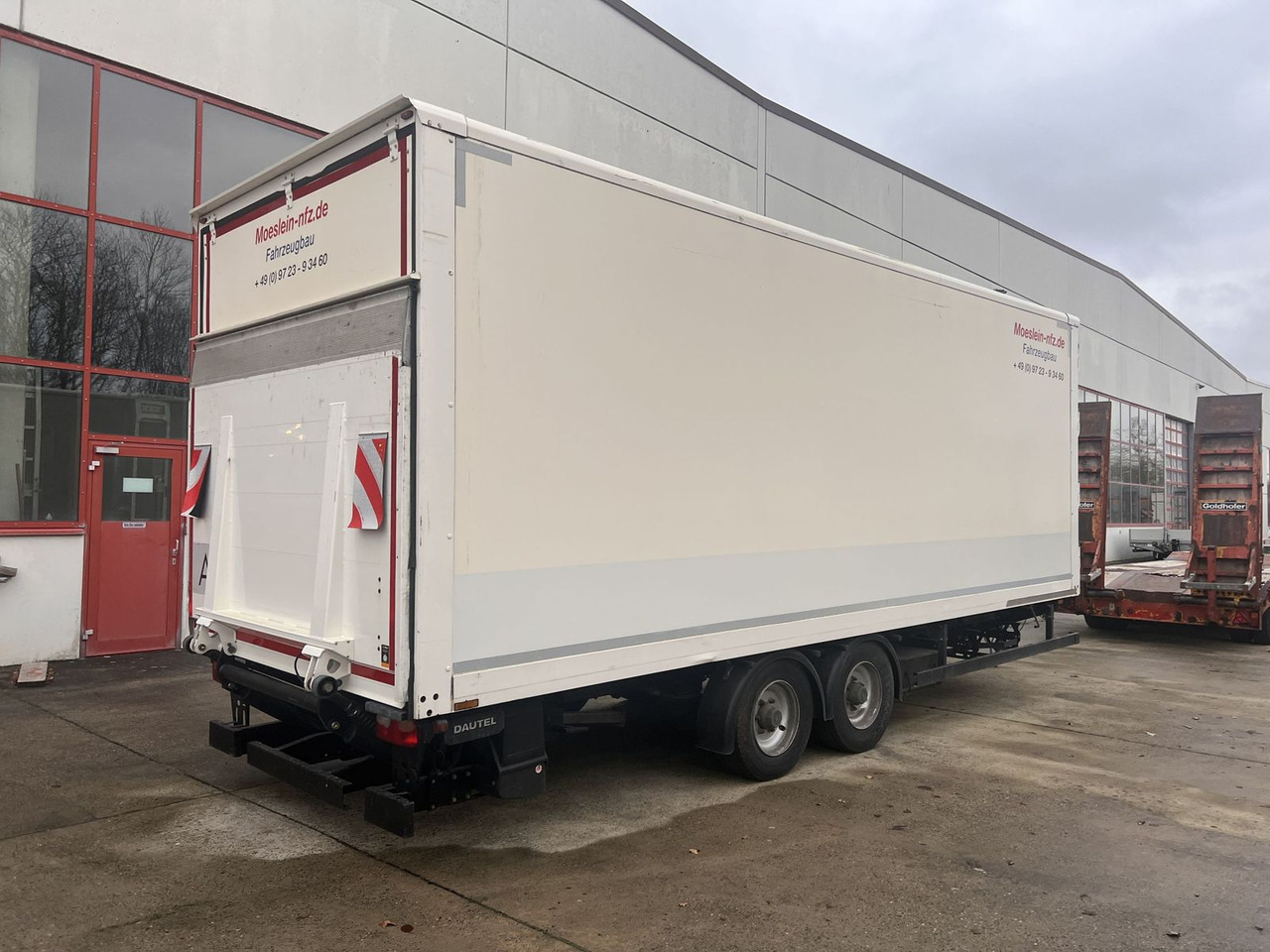 Trailer kotak tertutup Möslein Tandem Koffer mit Ladebordwand 1,5 t + Durchlad: gambar 1