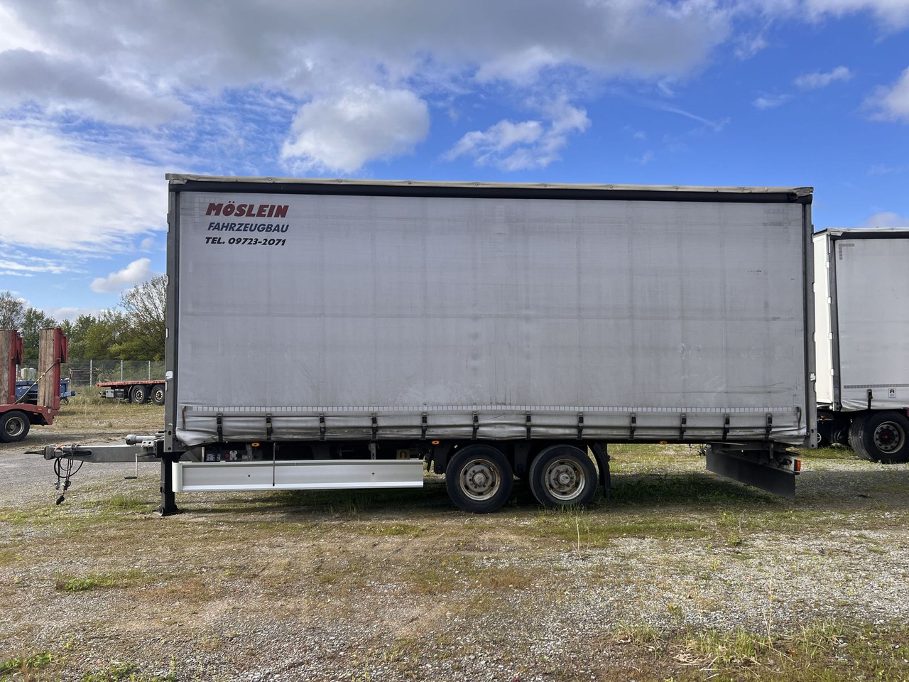 Möslein Tandem- Planenanhänger Durchladen - Truk dengan terpal samping: gambar 1 Möslein Tandem- Planenanhänger Durchladen - Truk dengan terpal samping: gambar 1