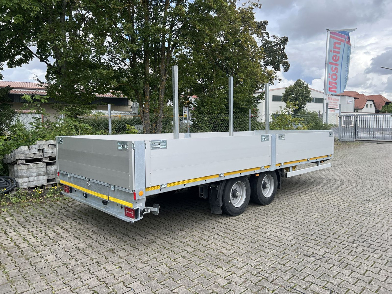 Möslein Tandem- Pritschenanhänger- Tieflader - Trailer low bed: gambar 4 Möslein Tandem- Pritschenanhänger- Tieflader - Trailer low bed: gambar 4