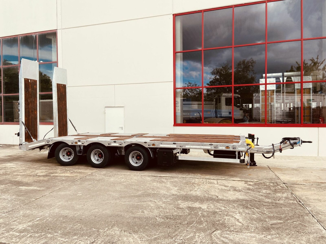 Möslein Tridem- Tieflader 3 Achs, gelenktNeufahrzeug - Trailer low bed: gambar 4 Möslein Tridem- Tieflader 3 Achs, gelenktNeufahrzeug - Trailer low bed: gambar 4
