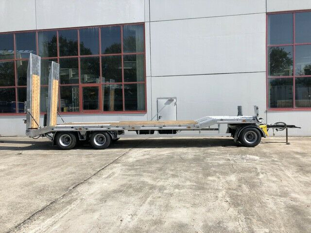 Möslein neuer 3 Achs Tieflader- Anhänger - Trailer low bed: gambar 2 Möslein neuer 3 Achs Tieflader- Anhänger - Trailer low bed: gambar 2