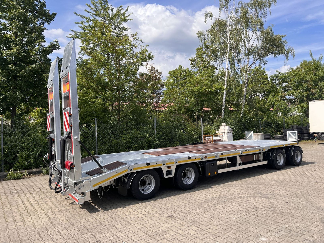 Möslein neuer 4 Achs Tieflader gerade hydraulischen Ram - Trailer low bed: gambar 4 Möslein neuer 4 Achs Tieflader gerade hydraulischen Ram - Trailer low bed: gambar 4