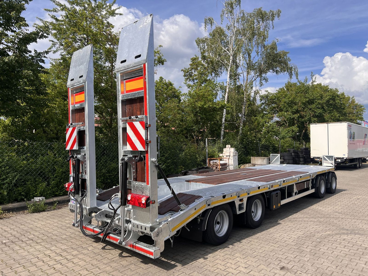 Möslein neuer 4 Achs Tieflader gerade hydraulischen Ram - Trailer low bed: gambar 3 Möslein neuer 4 Achs Tieflader gerade hydraulischen Ram - Trailer low bed: gambar 3