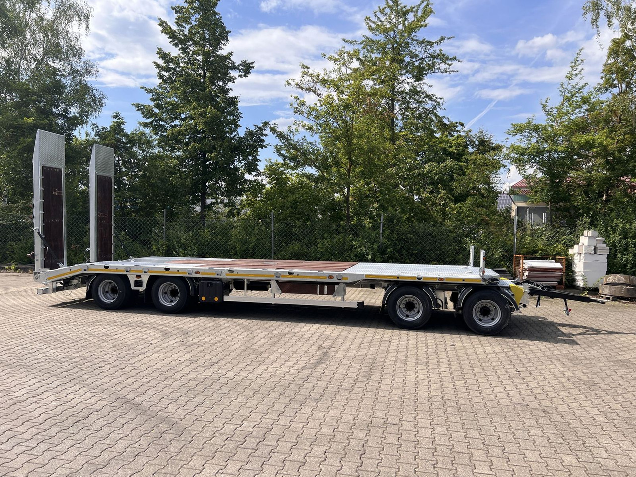 Möslein neuer 4 Achs Tieflader gerade hydraulischen Ram - Trailer low bed: gambar 1 Möslein neuer 4 Achs Tieflader gerade hydraulischen Ram - Trailer low bed: gambar 1