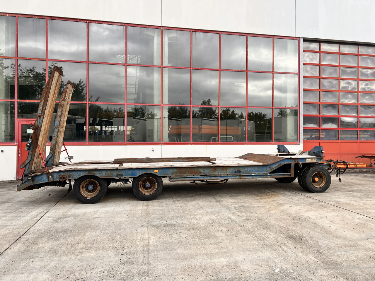 Müller Mitteltal T3 3 Achs Tieflader mit ABS - Trailer low bed: gambar 1 Müller Mitteltal T3 3 Achs Tieflader mit ABS - Trailer low bed: gambar 1