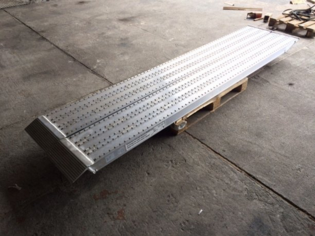 NEU Auffahrrampen, Alurampen,Verladerampen, 8 to Länge 3,25m - Memuat ramp: gambar 2 NEU Auffahrrampen, Alurampen,Verladerampen, 8 to Länge 3,25m - Memuat ramp: gambar 2