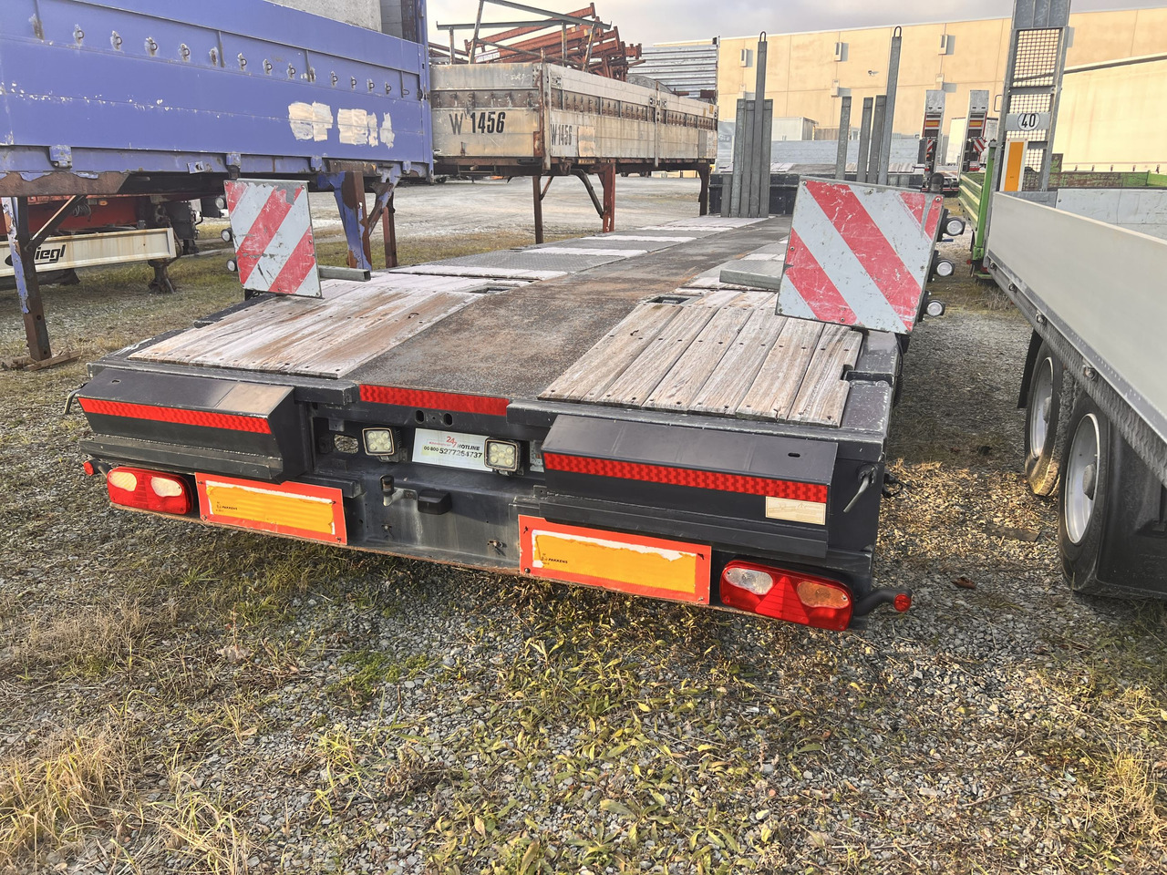 Andere t3 3 Achs Satteltieflader - Semi-trailer low bed: gambar 2 Andere t3 3 Achs Satteltieflader - Semi-trailer low bed: gambar 2