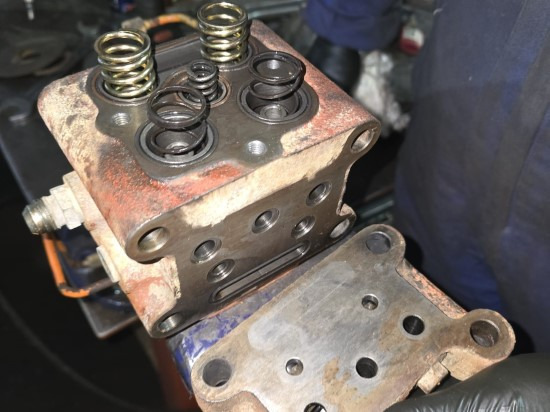 FIAT HITACHI / FIAT ALLIS FD255, FL10E, FD145, FD14E, FD175, FL175 (DISTRIBUIDOR DE GIRO) - Katup hidrolik untuk Peralatan konstruksi: gambar 3 FIAT HITACHI / FIAT ALLIS FD255, FL10E, FD145, FD14E, FD175, FL175 (DISTRIBUIDOR DE GIRO) - Katup hidrolik untuk Peralatan konstruksi: gambar 3