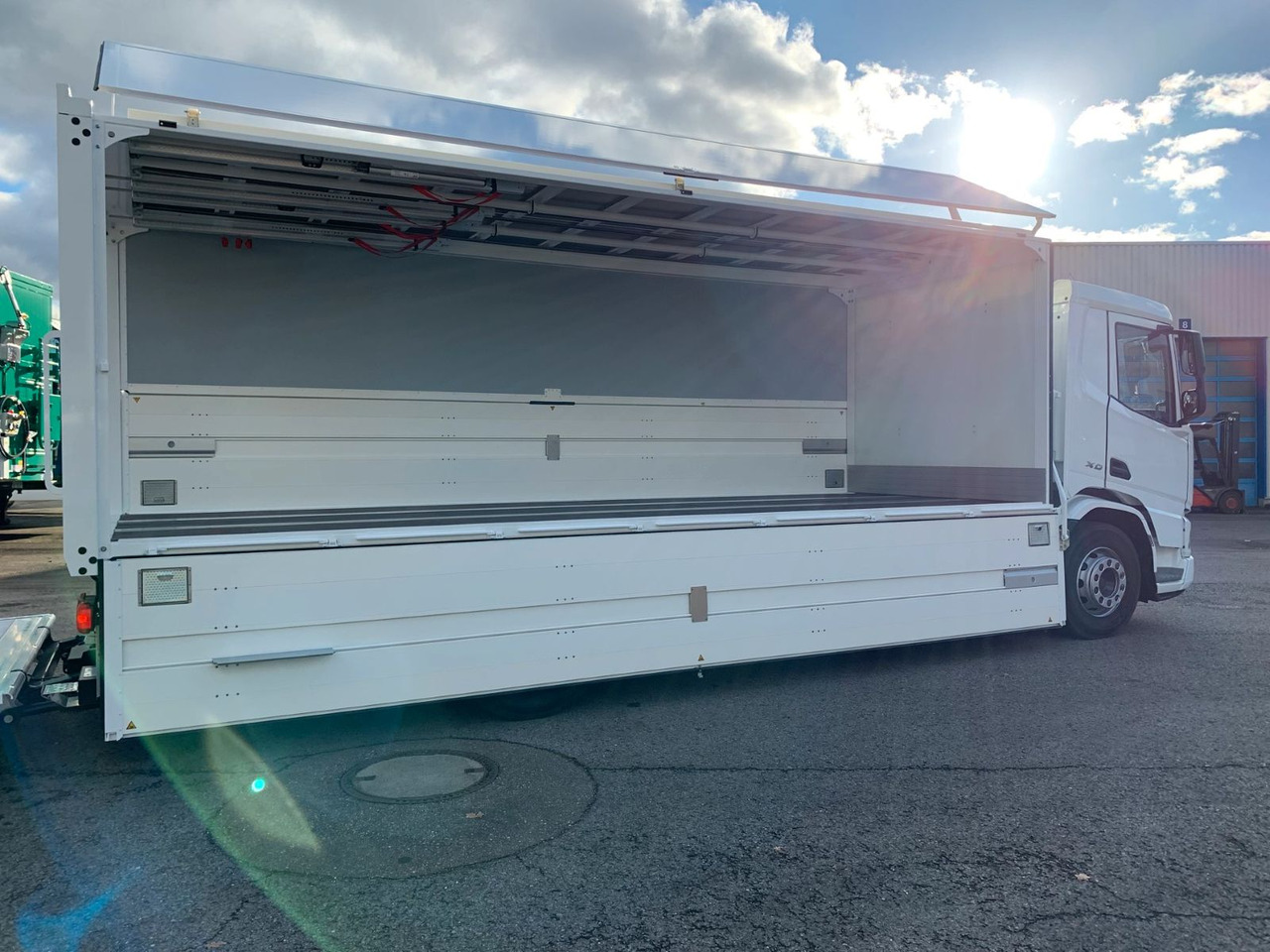 DAF FA XD 370 zikun Swing-Board-Aufbau - Truk minuman: gambar 4 DAF FA XD 370 zikun Swing-Board-Aufbau - Truk minuman: gambar 4