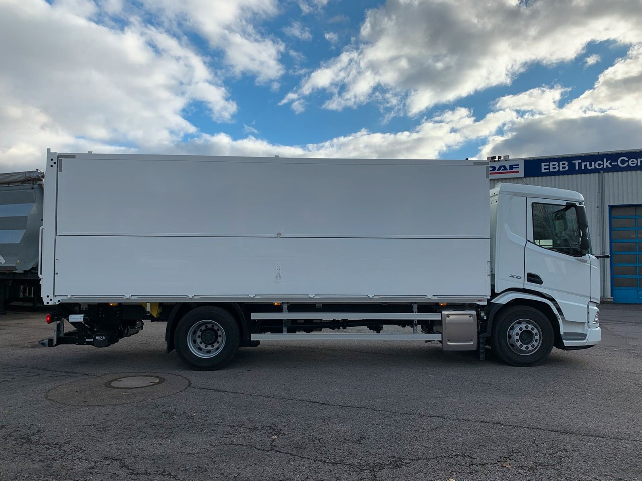 DAF FA XD 370 zikun Swing-Board-Aufbau - Truk minuman: gambar 3 DAF FA XD 370 zikun Swing-Board-Aufbau - Truk minuman: gambar 3