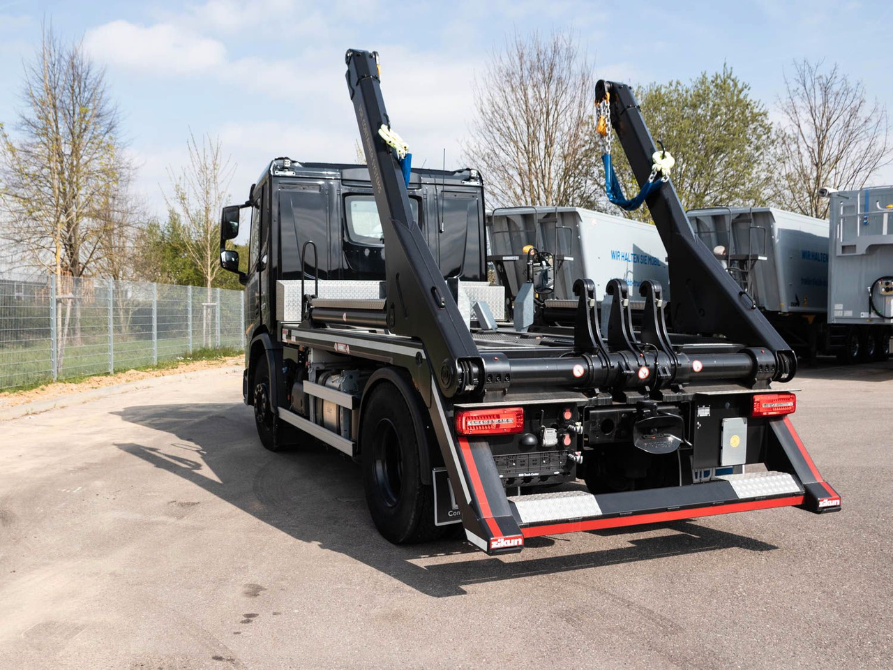 DAF FA XD 410 VDL Absetzkipper DAF FA XD 410 VDL Absetzkipper - Truk skip loader: gambar 5 DAF FA XD 410 VDL Absetzkipper DAF FA XD 410 VDL Absetzkipper - Truk skip loader: gambar 5