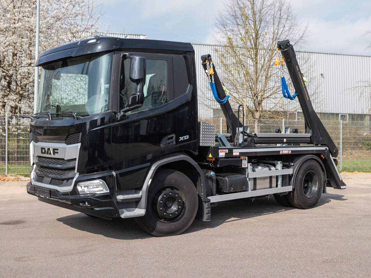 DAF FA XD 410 VDL Absetzkipper DAF FA XD 410 VDL Absetzkipper - Truk skip loader: gambar 3 DAF FA XD 410 VDL Absetzkipper DAF FA XD 410 VDL Absetzkipper - Truk skip loader: gambar 3