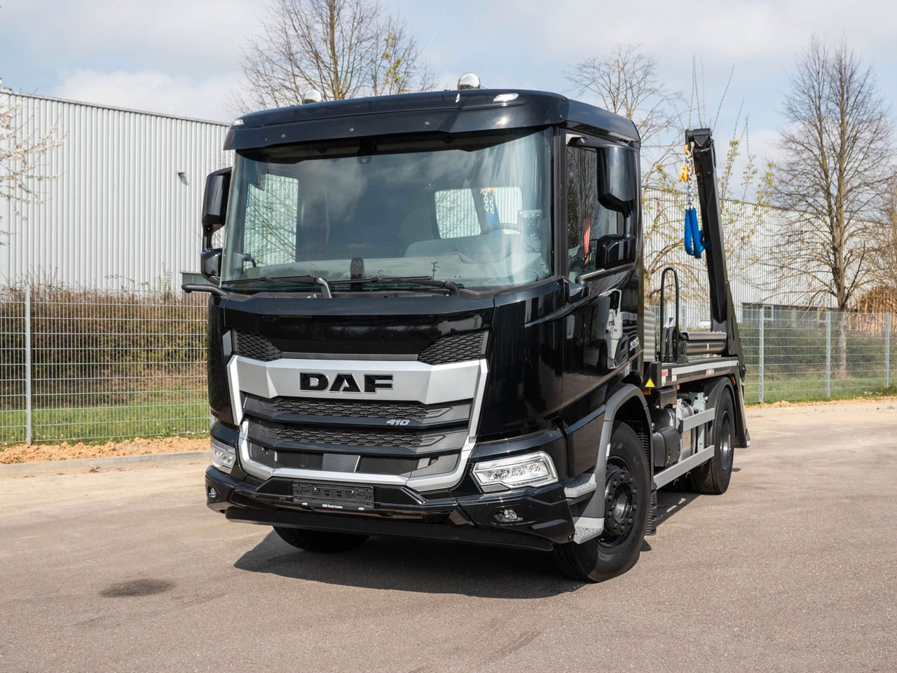 DAF FA XD 410 VDL Absetzkipper DAF FA XD 410 VDL Absetzkipper - Truk skip loader: gambar 1 DAF FA XD 410 VDL Absetzkipper DAF FA XD 410 VDL Absetzkipper - Truk skip loader: gambar 1