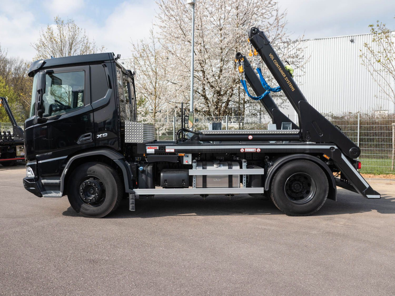 DAF FA XD 410 VDL Absetzkipper DAF FA XD 410 VDL Absetzkipper - Truk skip loader: gambar 4 DAF FA XD 410 VDL Absetzkipper DAF FA XD 410 VDL Absetzkipper - Truk skip loader: gambar 4