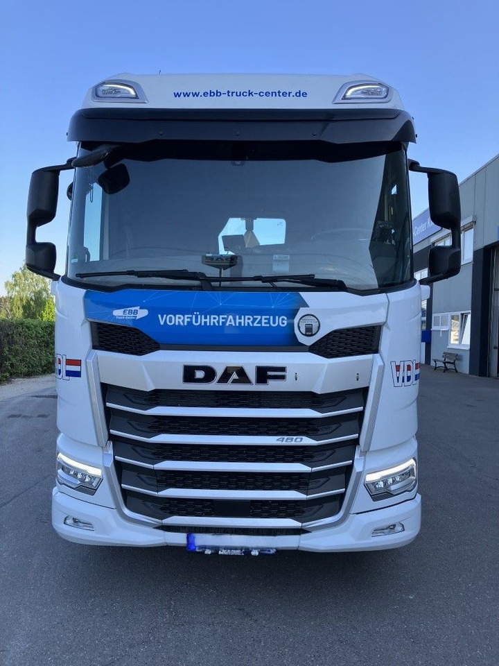 DAF FAN XF 480 mit VDL Abrollkipper DAF FAN XF 480 mit VDL Abrollkipper - Hook lift: gambar 2 DAF FAN XF 480 mit VDL Abrollkipper DAF FAN XF 480 mit VDL Abrollkipper - Hook lift: gambar 2