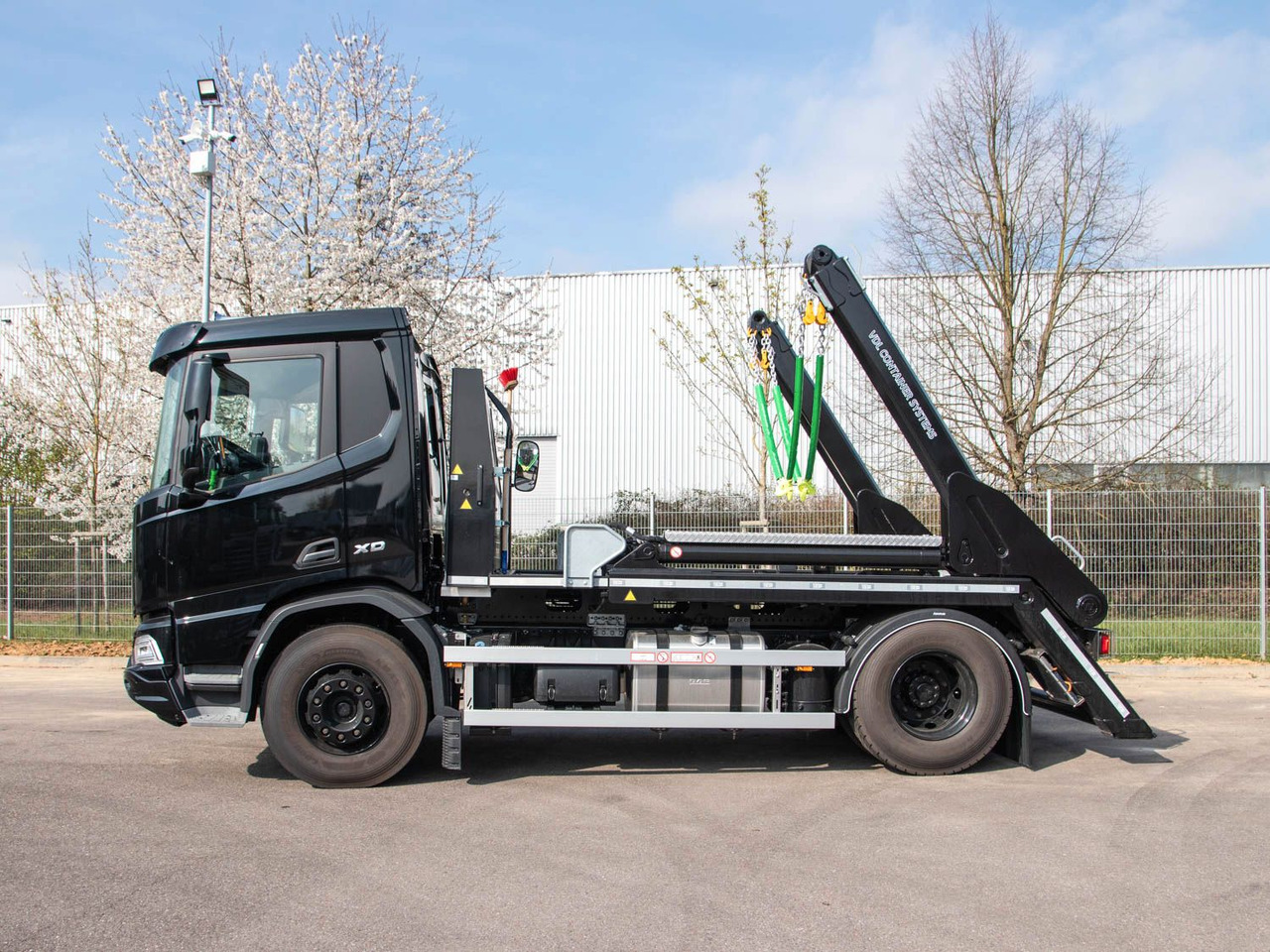 DAF XD 410 FA Absetzkipper DAF XD 410 FA Absetzkipper - Truk skip loader: gambar 5 DAF XD 410 FA Absetzkipper DAF XD 410 FA Absetzkipper - Truk skip loader: gambar 5