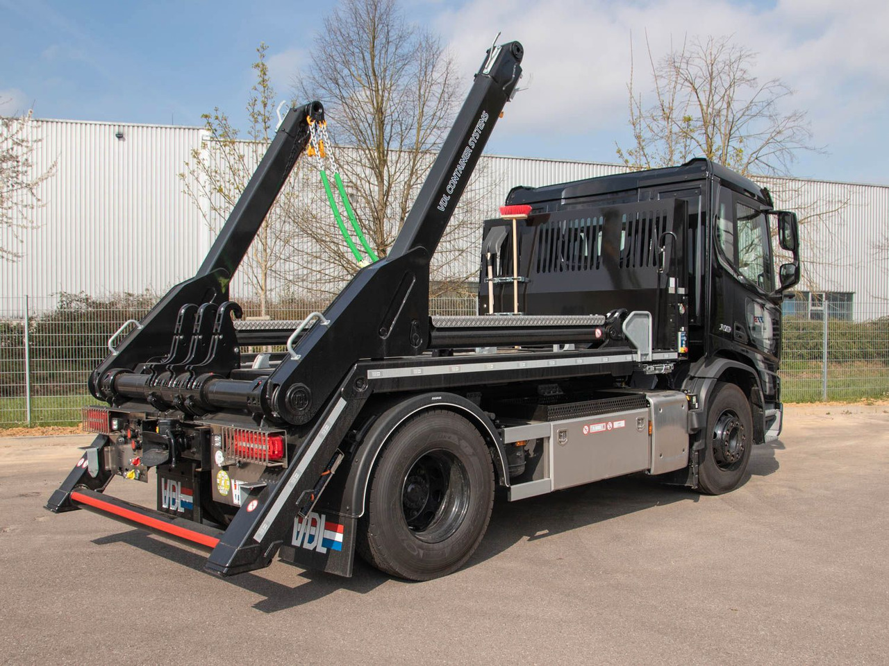 DAF XD 410 FA Absetzkipper DAF XD 410 FA Absetzkipper - Truk skip loader: gambar 2 DAF XD 410 FA Absetzkipper DAF XD 410 FA Absetzkipper - Truk skip loader: gambar 2