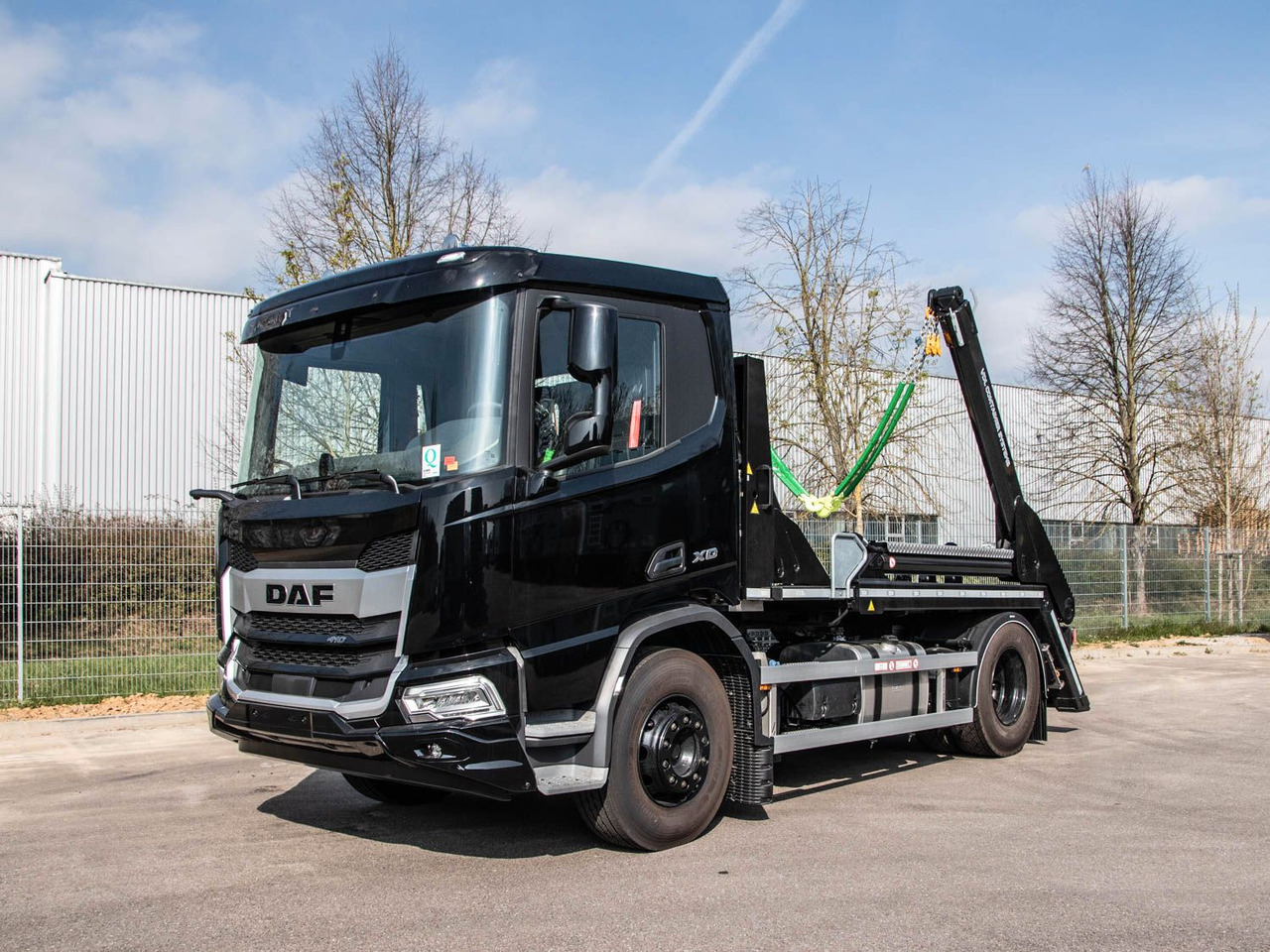 DAF XD 410 FA Absetzkipper DAF XD 410 FA Absetzkipper - Truk skip loader: gambar 1 DAF XD 410 FA Absetzkipper DAF XD 410 FA Absetzkipper - Truk skip loader: gambar 1