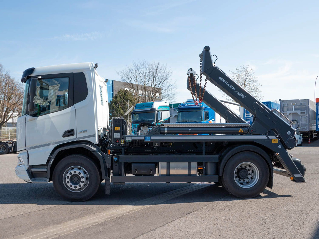 DAF XD 410 FA Meiller Absetzkipper DAF XD 410 FA Meiller Absetzkipper - Truk skip loader: gambar 4 DAF XD 410 FA Meiller Absetzkipper DAF XD 410 FA Meiller Absetzkipper - Truk skip loader: gambar 4