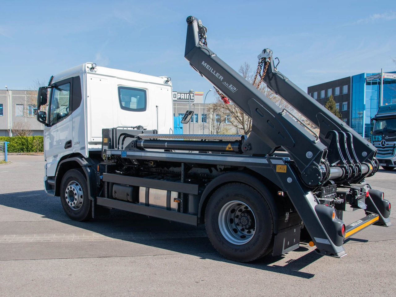 DAF XD 410 FA Meiller Absetzkipper DAF XD 410 FA Meiller Absetzkipper - Truk skip loader: gambar 5 DAF XD 410 FA Meiller Absetzkipper DAF XD 410 FA Meiller Absetzkipper - Truk skip loader: gambar 5