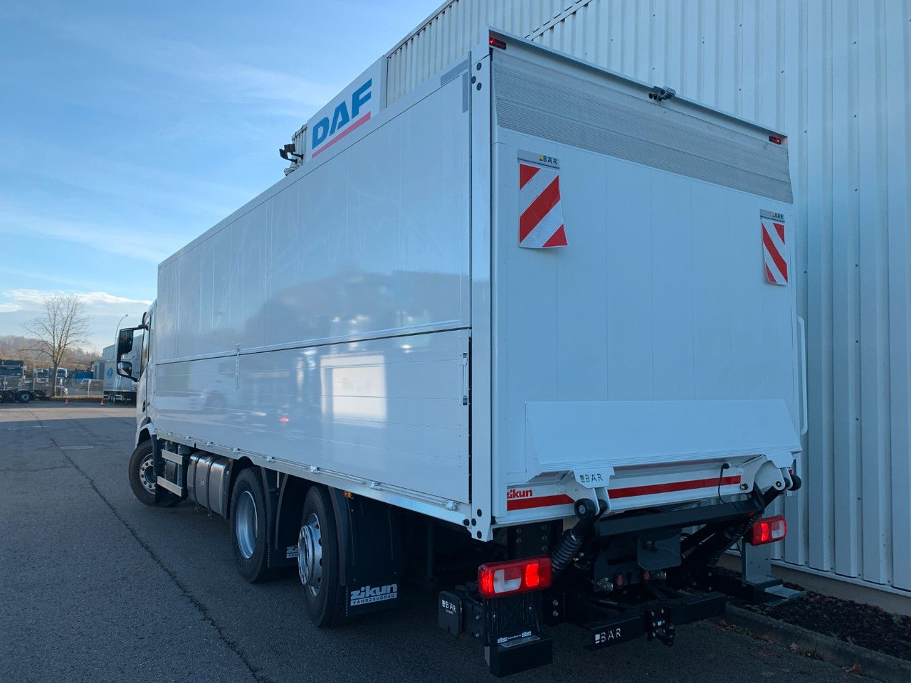 DAF XD 450 FAN Fahrgestell DAF XD 450 FAN Swing-Board-Aufbau - Truk sasis: gambar 4 DAF XD 450 FAN Fahrgestell DAF XD 450 FAN Swing-Board-Aufbau - Truk sasis: gambar 4