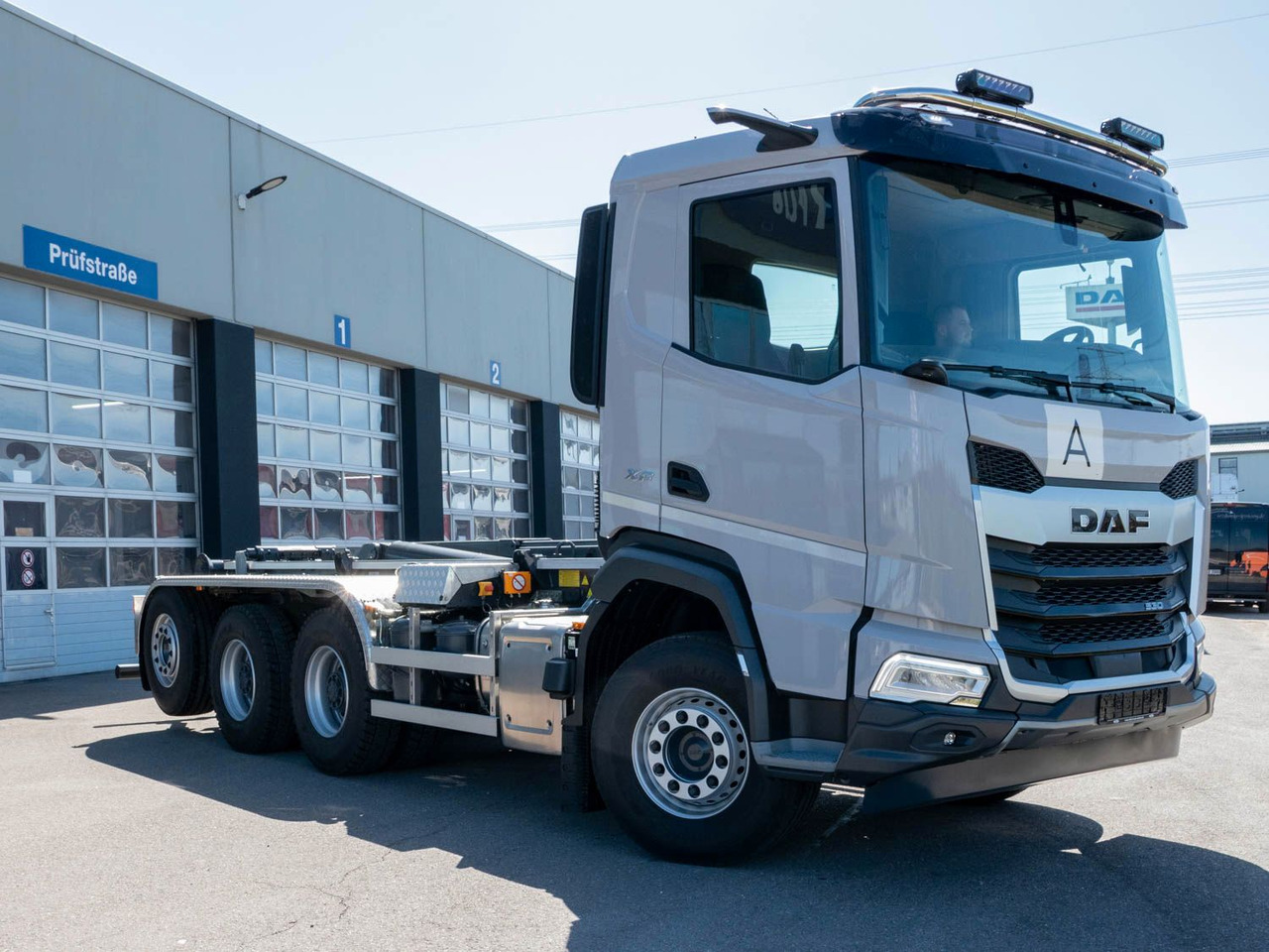 DAF XF 530 FAW mit VDL Abrollkipper DAF XF 530 FAW mit VDL Abrollkipper - Hook lift: gambar 2 DAF XF 530 FAW mit VDL Abrollkipper DAF XF 530 FAW mit VDL Abrollkipper - Hook lift: gambar 2