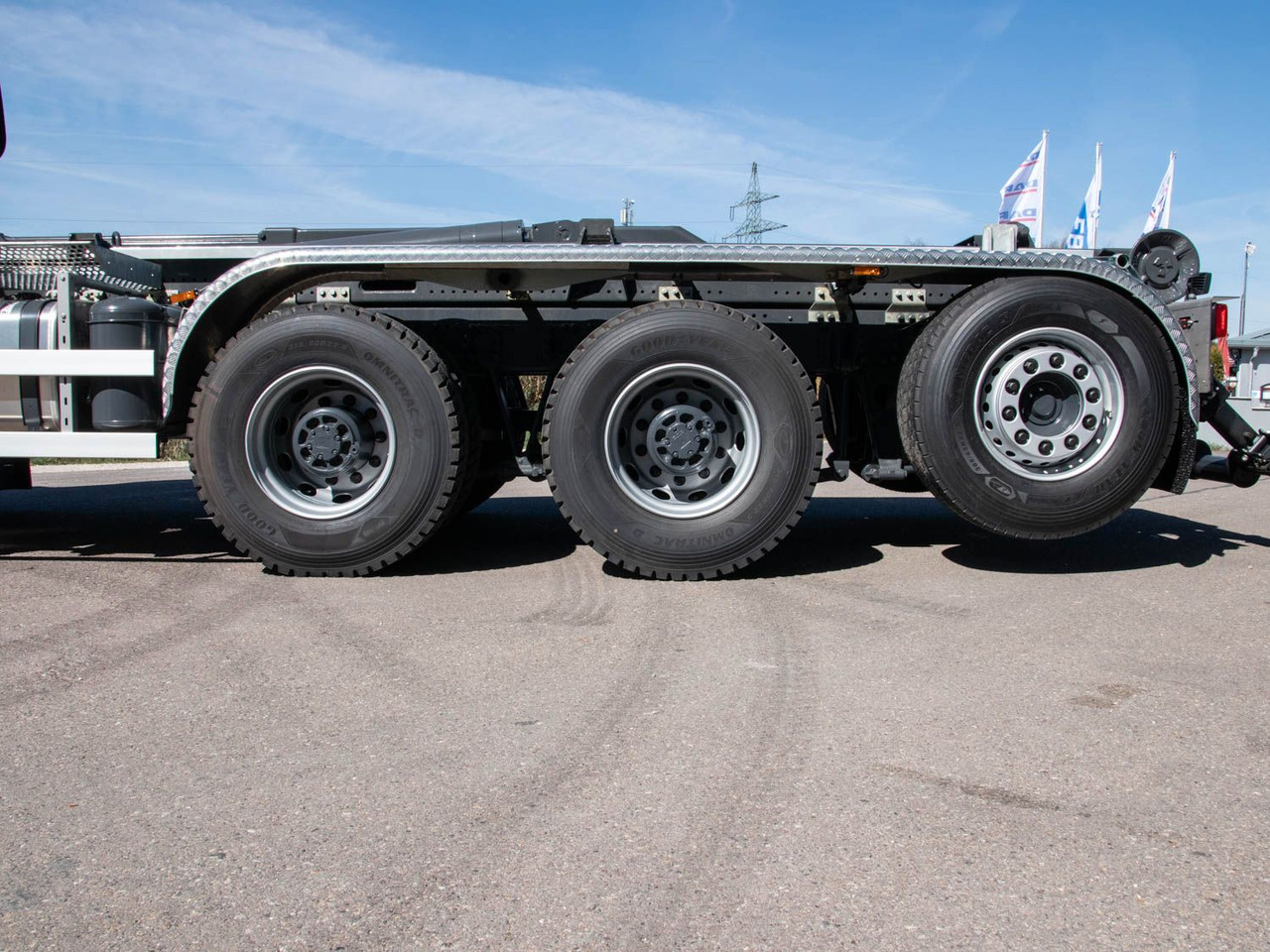 DAF XF 530 FAW mit VDL Abrollkipper DAF XF 530 FAW mit VDL Abrollkipper - Hook lift: gambar 5 DAF XF 530 FAW mit VDL Abrollkipper DAF XF 530 FAW mit VDL Abrollkipper - Hook lift: gambar 5