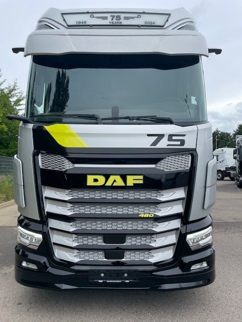 DAF XG+ 480 FT 75 Jahre DAF Edition "Limitiert" DAF XG+ 480 FT 75 Jahre DAF Edition - Tractor head: gambar 4 DAF XG+ 480 FT 75 Jahre DAF Edition "Limitiert" DAF XG+ 480 FT 75 Jahre DAF Edition - Tractor head: gambar 4