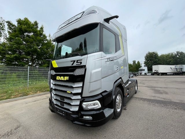 DAF XG+ 480 FT 75 Jahre DAF Edition "Limitiert" DAF XG+ 480 FT 75 Jahre DAF Edition - Tractor head: gambar 2 DAF XG+ 480 FT 75 Jahre DAF Edition "Limitiert" DAF XG+ 480 FT 75 Jahre DAF Edition - Tractor head: gambar 2