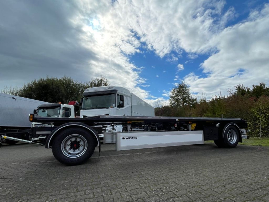 Wielton 2-Achs Außenroller-Abrollanhänger Wielton 2-Achs Außenroller-Abrollanhänger - Trailer lewati: gambar 2 Wielton 2-Achs Außenroller-Abrollanhänger Wielton 2-Achs Außenroller-Abrollanhänger - Trailer lewati: gambar 2