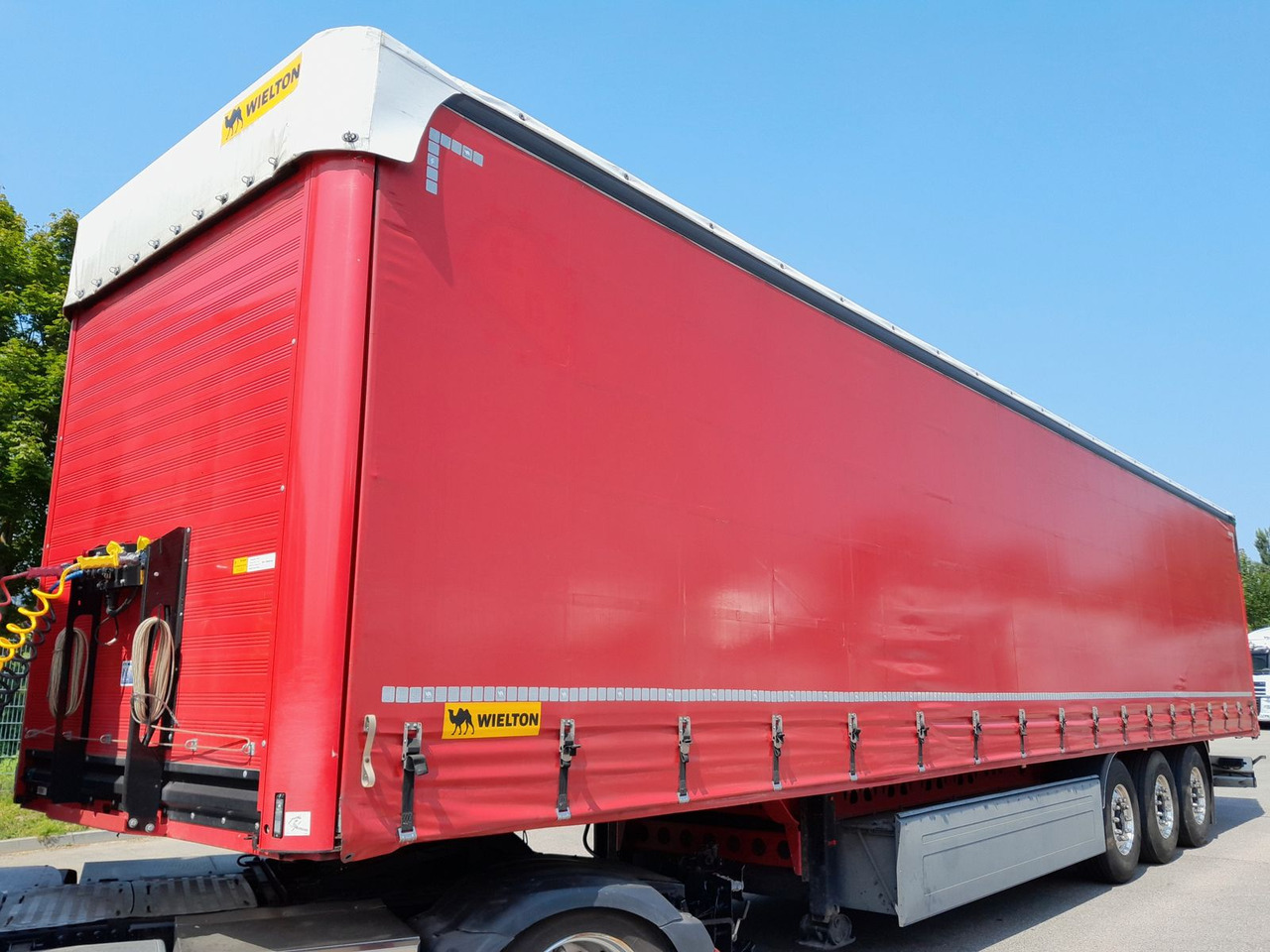 Wielton Strong Light Schiebeplanensattel NS3K - Semi-trailer dengan terpal samping: gambar 1 Wielton Strong Light Schiebeplanensattel NS3K - Semi-trailer dengan terpal samping: gambar 1