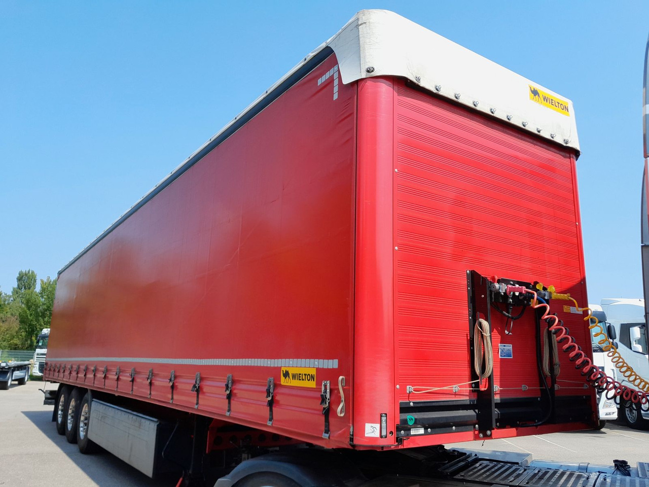 Wielton Strong Light Schiebeplanensattel NS3K - Semi-trailer dengan terpal samping: gambar 2 Wielton Strong Light Schiebeplanensattel NS3K - Semi-trailer dengan terpal samping: gambar 2