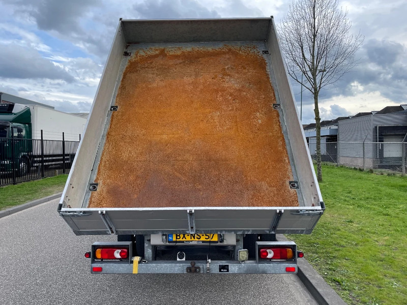 Truk jungkit, Truk derek DAF LF 45 kipper + crane: gambar 7