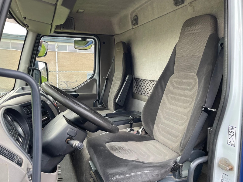 Interior photo 2: Truk jungkit, Truk derek DAF LF 45 kipper + crane