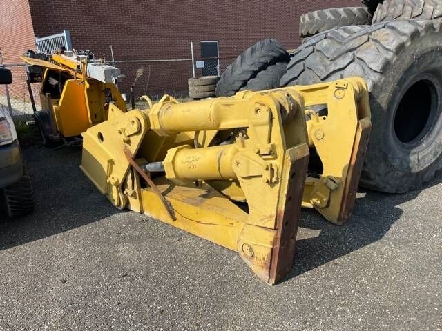 CAT D 8 R Ripper CAT D 8 R Ripper - Ripper untuk Peralatan konstruksi: gambar 1 CAT D 8 R Ripper CAT D 8 R Ripper - Ripper untuk Peralatan konstruksi: gambar 1