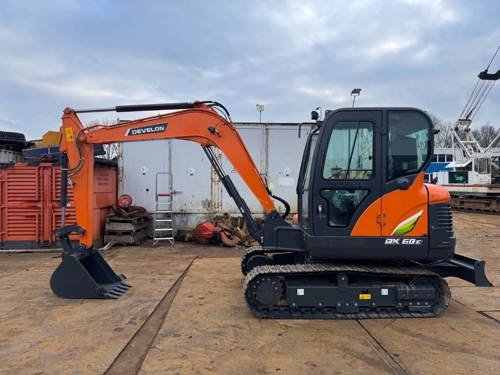 Ekskavator mini baru Doosan dx60E-10N: gambar 1