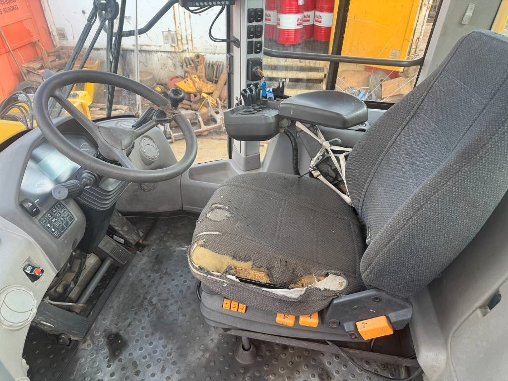Wheel loader Volvo L 120 G: gambar 15