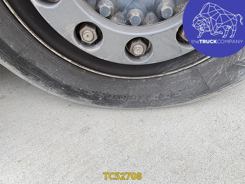 Iveco Stralis - Truk dengan terpal samping: gambar 4 Iveco Stralis - Truk dengan terpal samping: gambar 4