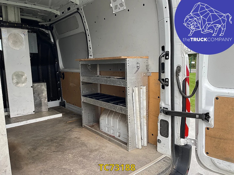 Van pengiriman Renault Master 130.35 l2h2 nacelle: gambar 15
