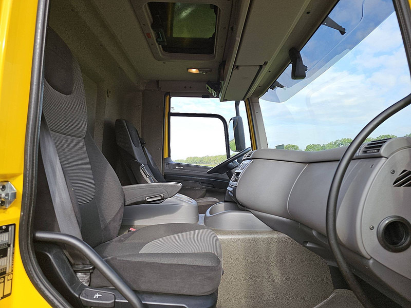 Truk berpendingin DAF CF 220 CARRIER LIFT DOORS: gambar 7