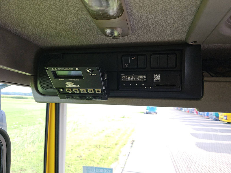 Truk berpendingin DAF CF 220 CARRIER LIFT DOORS: gambar 11