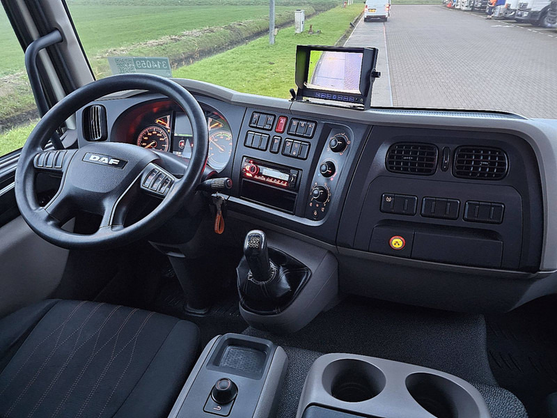 Interior photo 2: Truk box DAF LF 230 19T MANUAL AIRCO