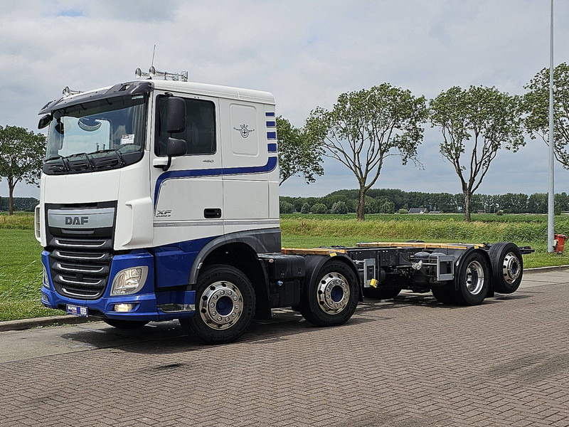 DAF XF 460 8X2 MAN. INT. ADR - Truk sasis: gambar 2 DAF XF 460 8X2 MAN. INT. ADR - Truk sasis: gambar 2