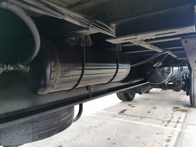 Semi-trailer kotak tertutup Floor FLO-12-18K1: gambar 9
