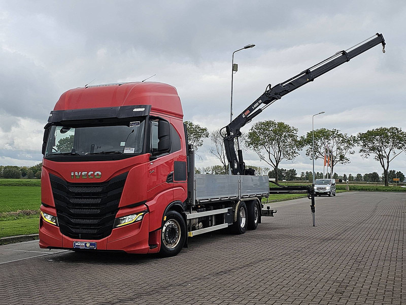 Iveco S-WAY AS260S46 6X2-4 HIAB 155-E2 - Truk flatbed, Truk derek: gambar 2 Iveco S-WAY AS260S46 6X2-4 HIAB 155-E2 - Truk flatbed, Truk derek: gambar 2