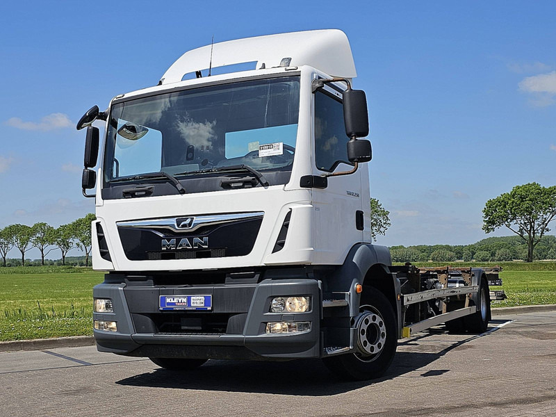 MAN 12.250 TGM LL AIRCO TAILLIFT - Pengangkut kontainer/ Container truck: gambar 1 MAN 12.250 TGM LL AIRCO TAILLIFT - Pengangkut kontainer/ Container truck: gambar 1
