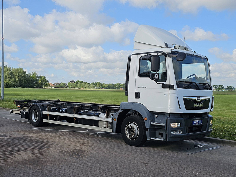 MAN 12.250 TGM LL AIRCO TAILLIFT - Pengangkut kontainer/ Container truck: gambar 5 MAN 12.250 TGM LL AIRCO TAILLIFT - Pengangkut kontainer/ Container truck: gambar 5